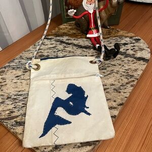 This Sail crossbody bag is a must have for Nautical enthusiasts. Lovely mermaid‎